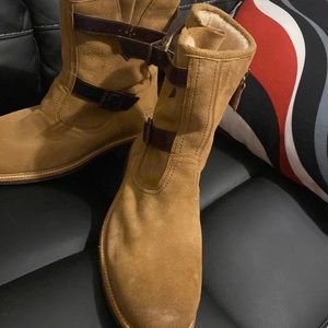 Men Uggs dress boots with fur inside